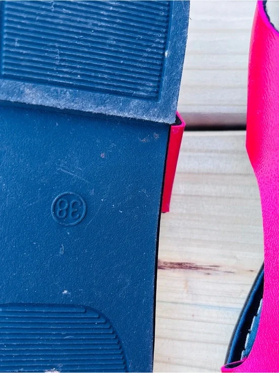 Red cut out Open-Toe slip on Sandals size 8 - Picture 3 of 3